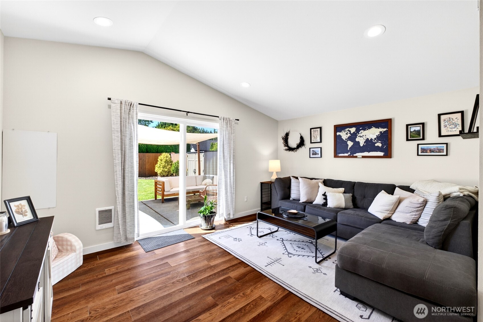 1604 W Pioneer Avenue