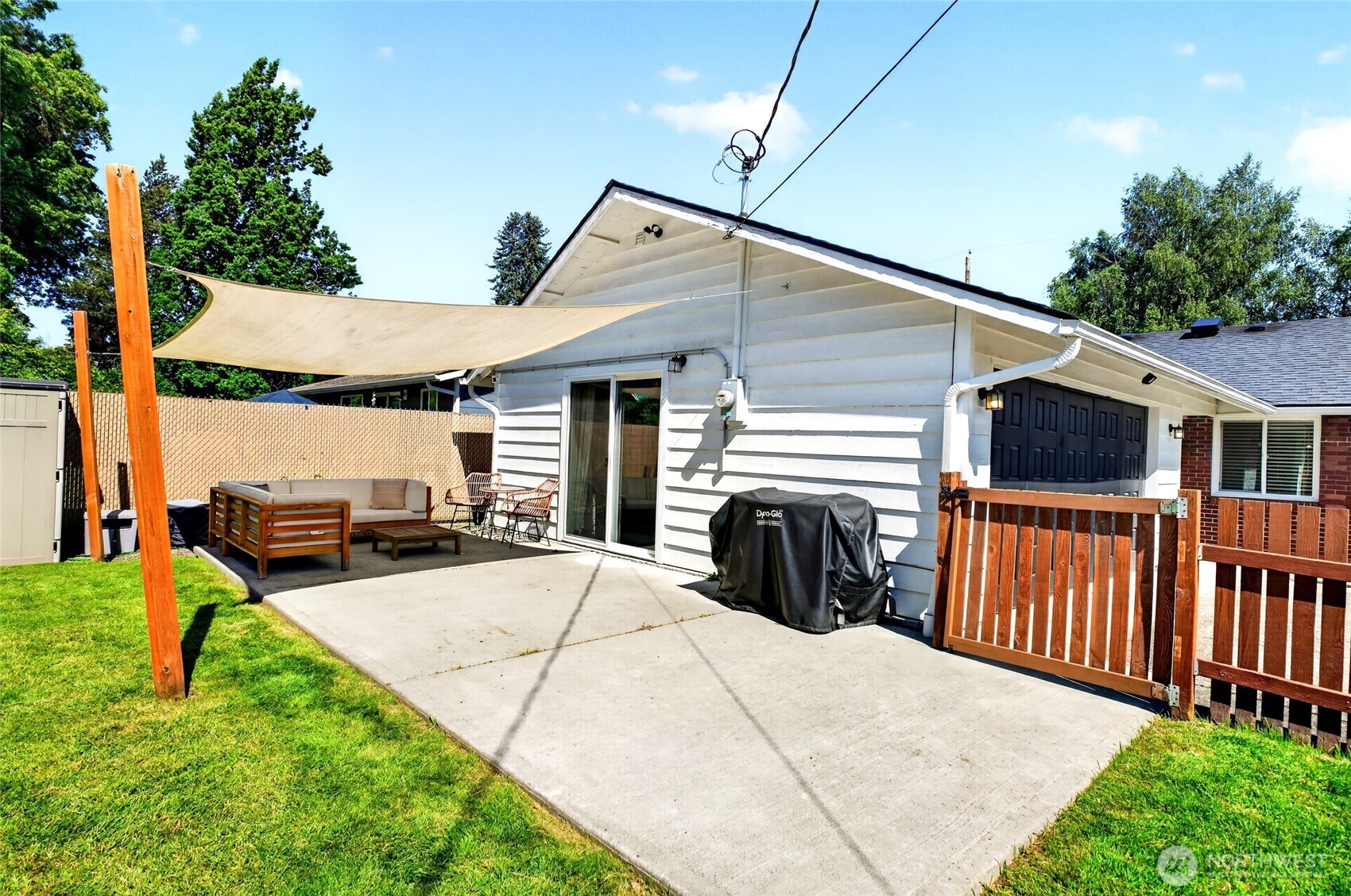1604 W Pioneer Avenue