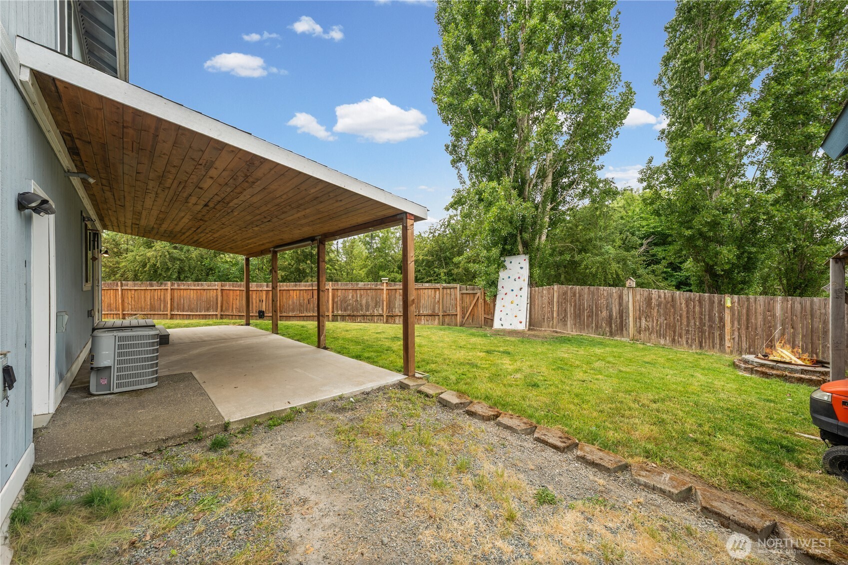 411 Rudnick Court NW