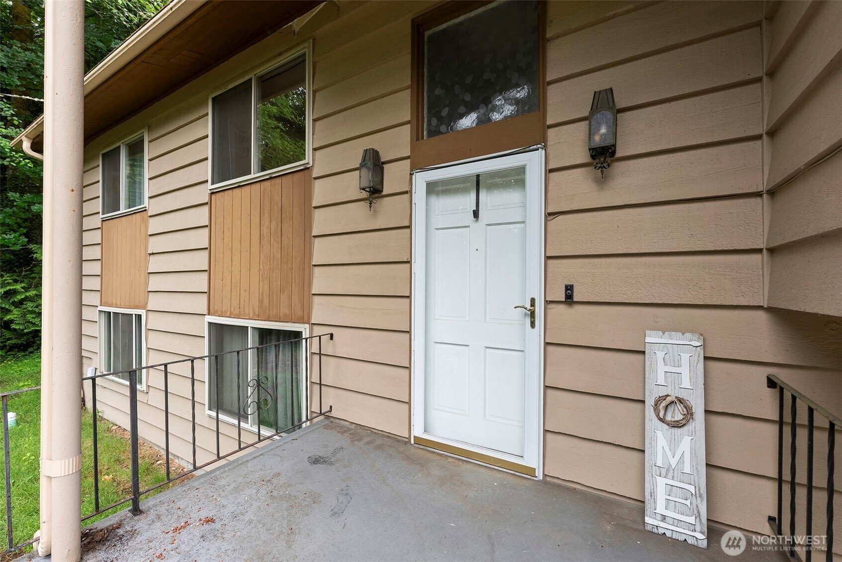 1422 Colchester Dr SE