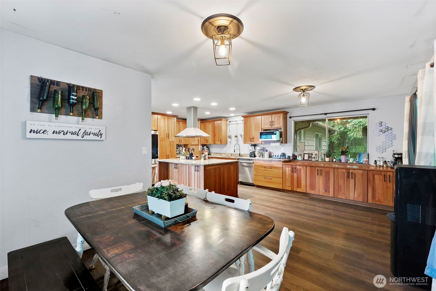 1422 Colchester Dr SE