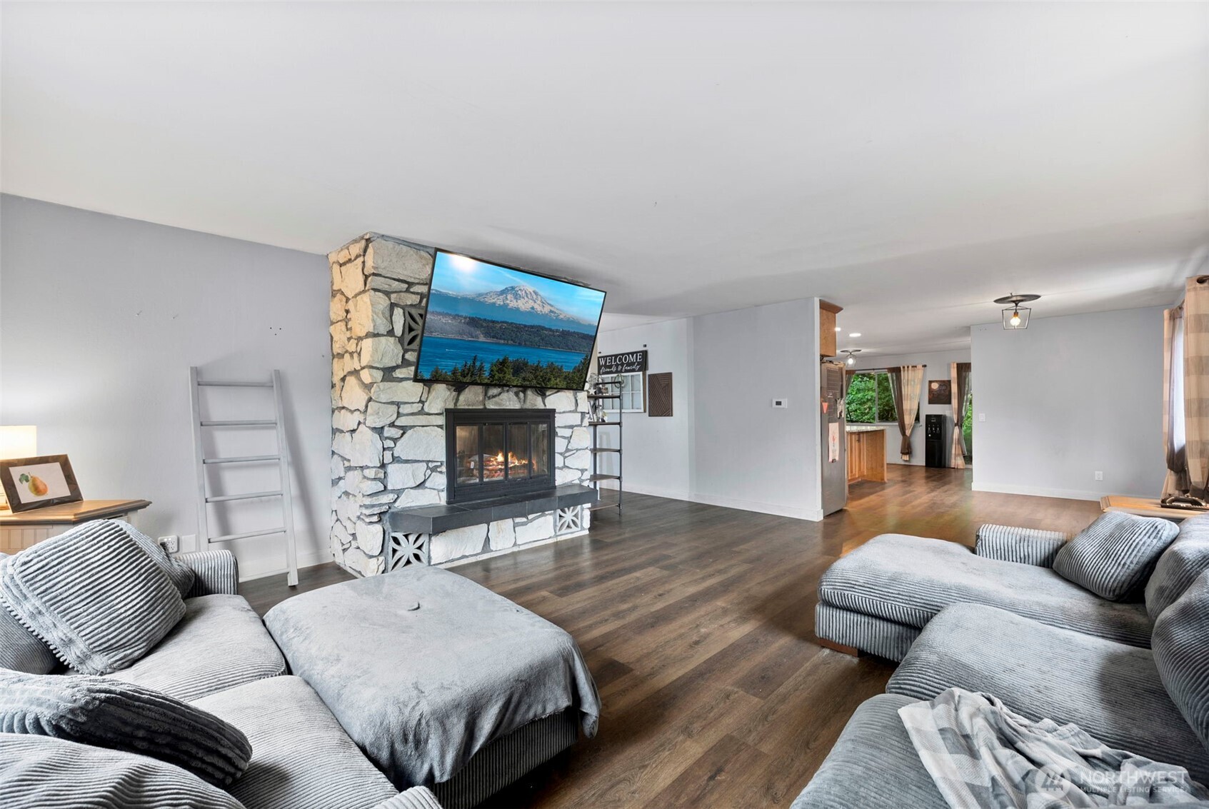 1422 Colchester Dr SE