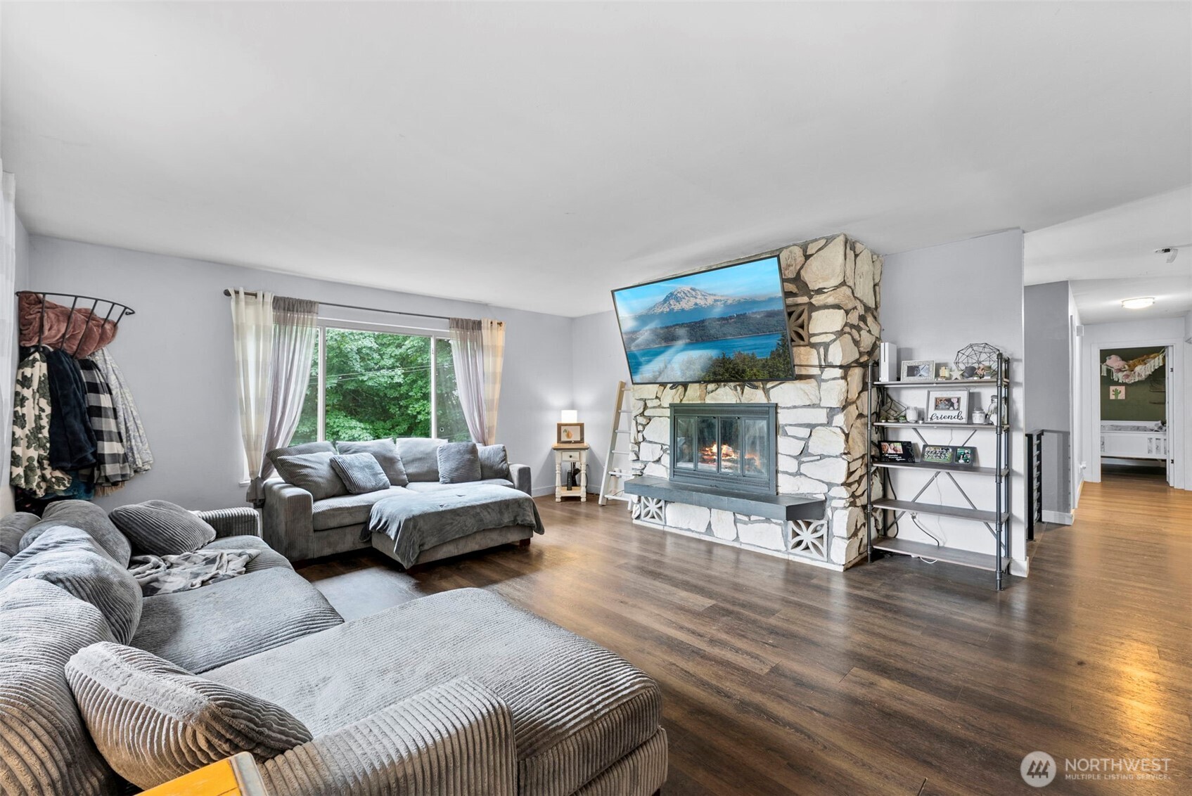1422 Colchester Dr SE