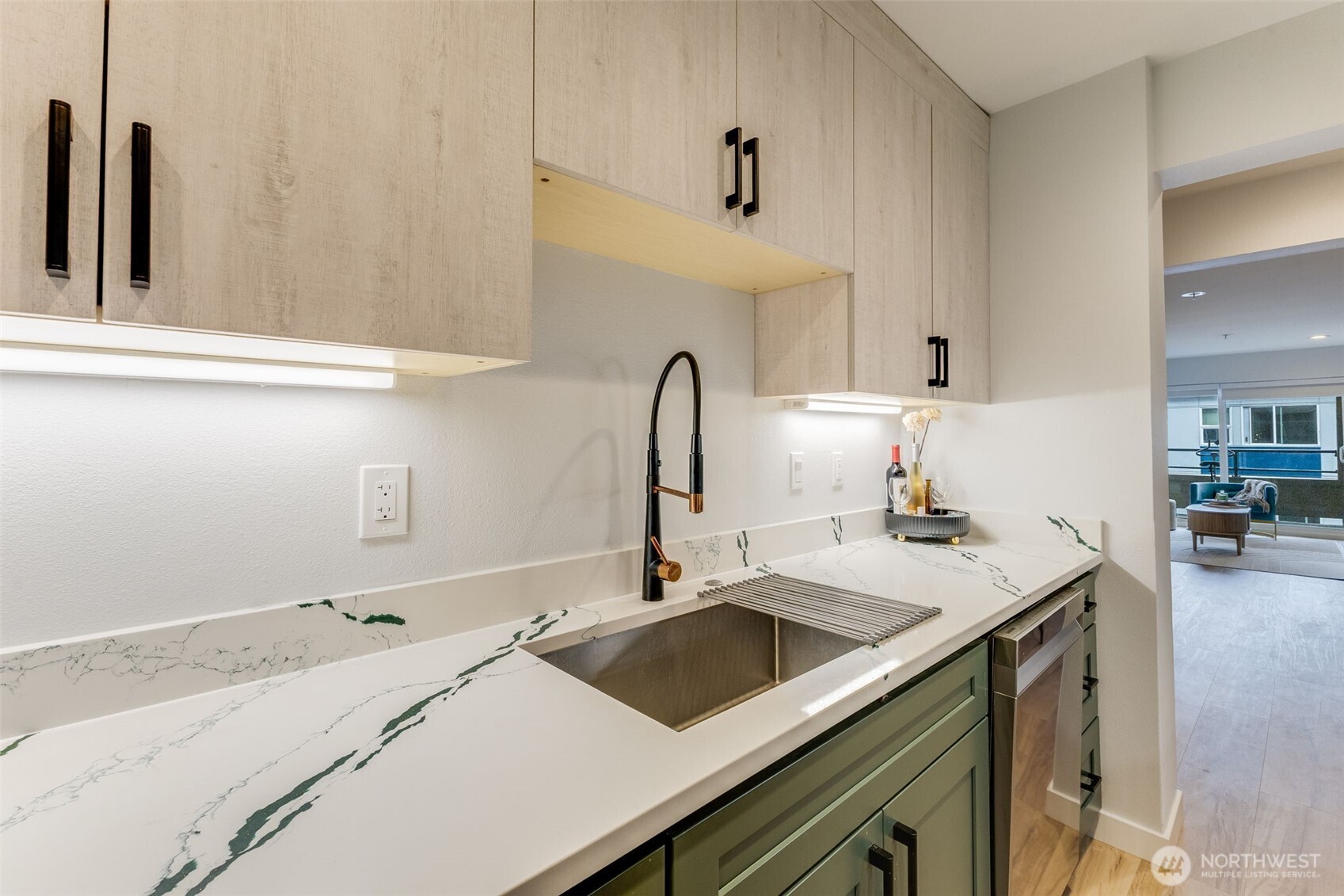 1504 Aurora Avenue N Unit: 110
