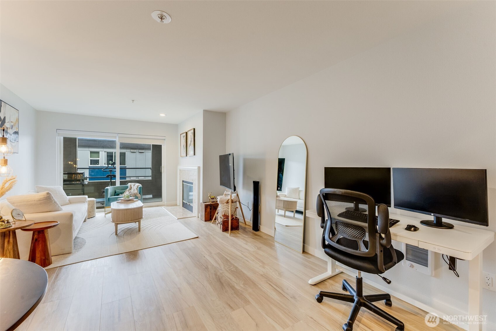 1504 Aurora Avenue N Unit: 110