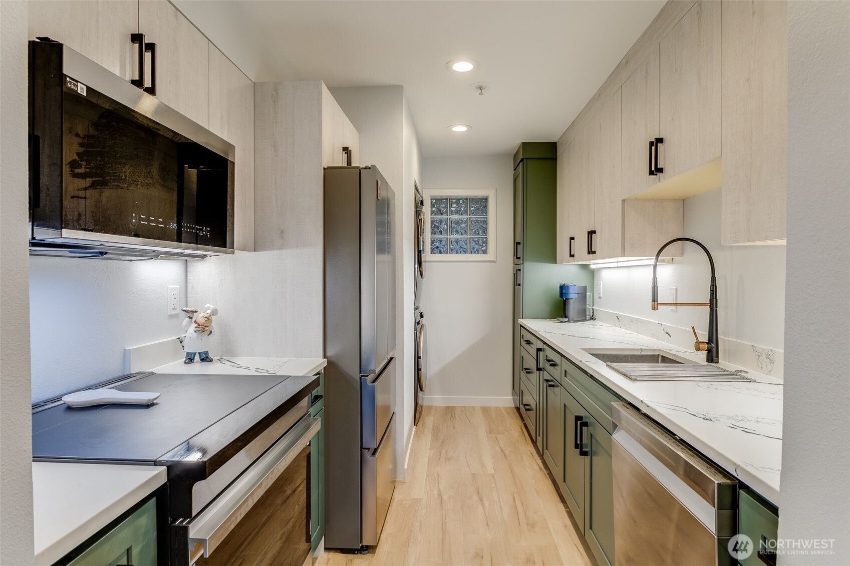 1504 Aurora Avenue N Unit: 110