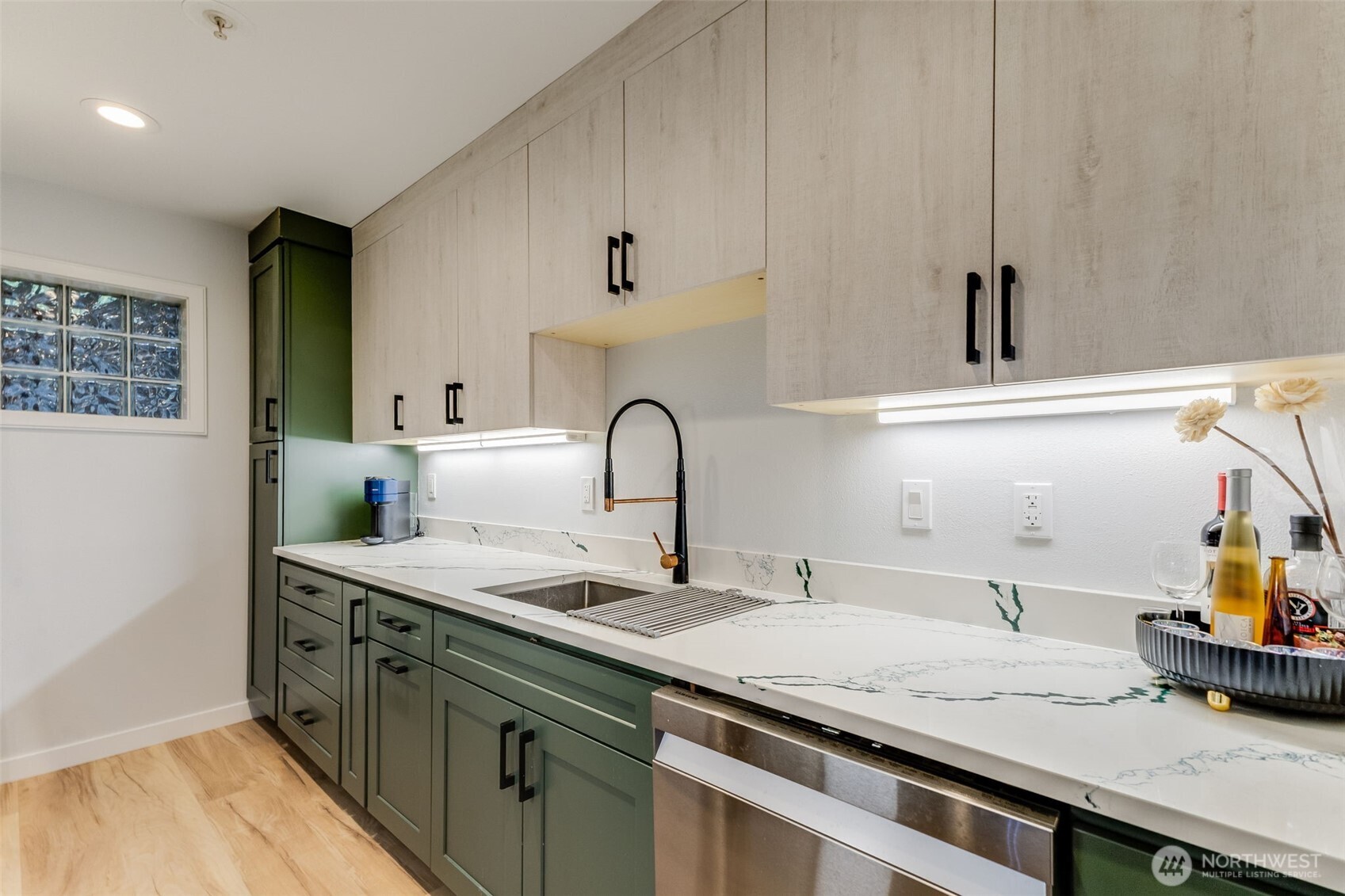 1504 Aurora Avenue N Unit: 110