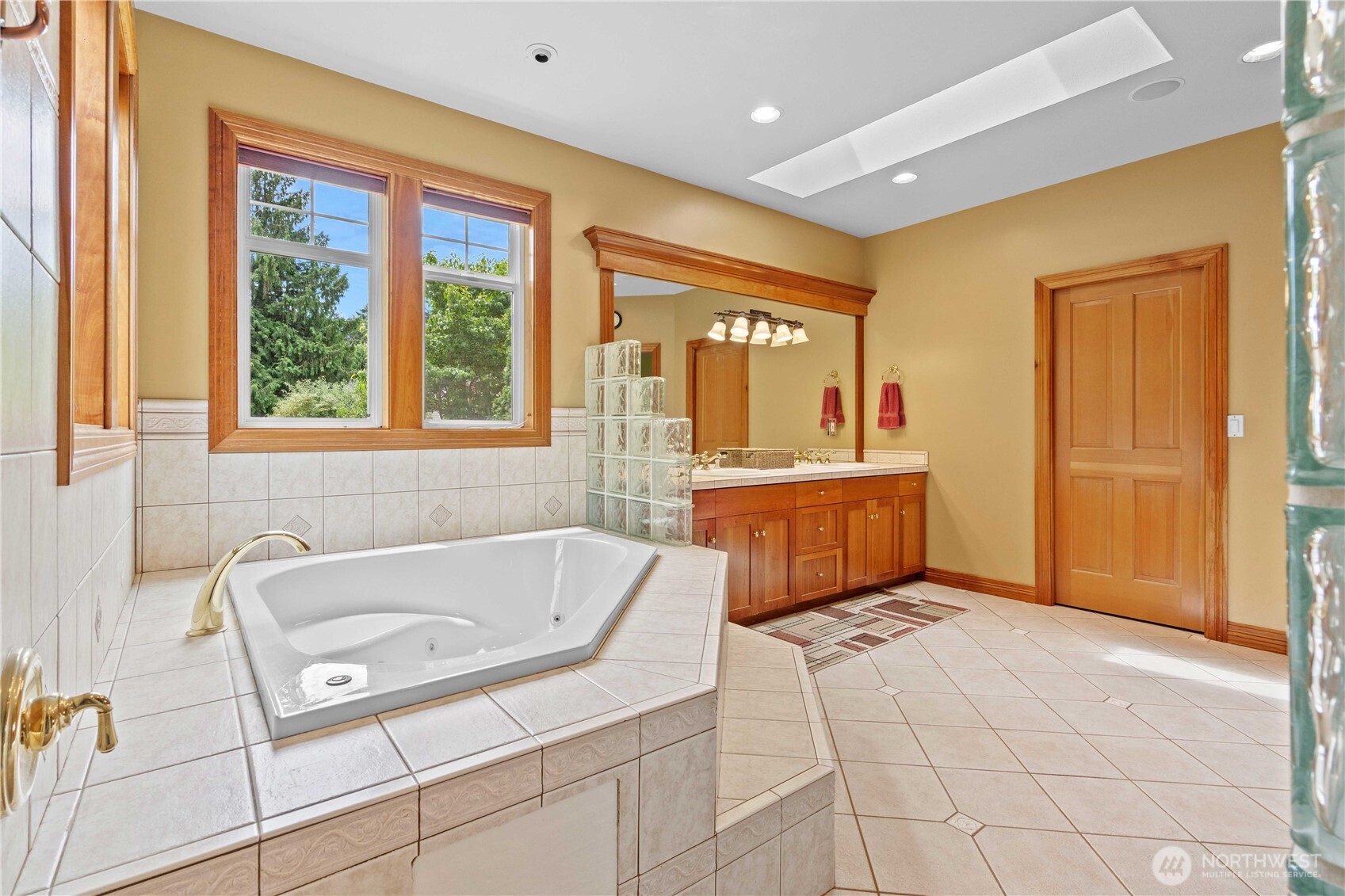 2110 43rd Street SE