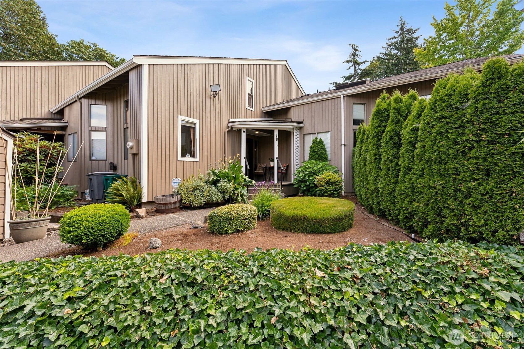 2407 SE 8th Place