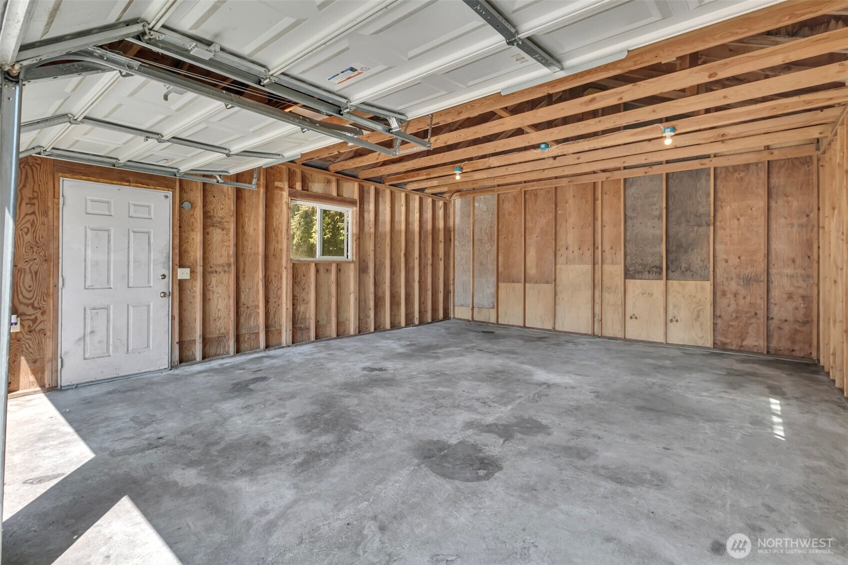 6201 44th Avenue E
