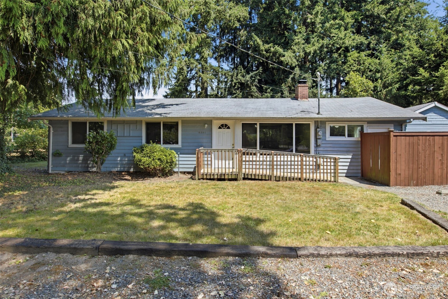 6201 44th Avenue E