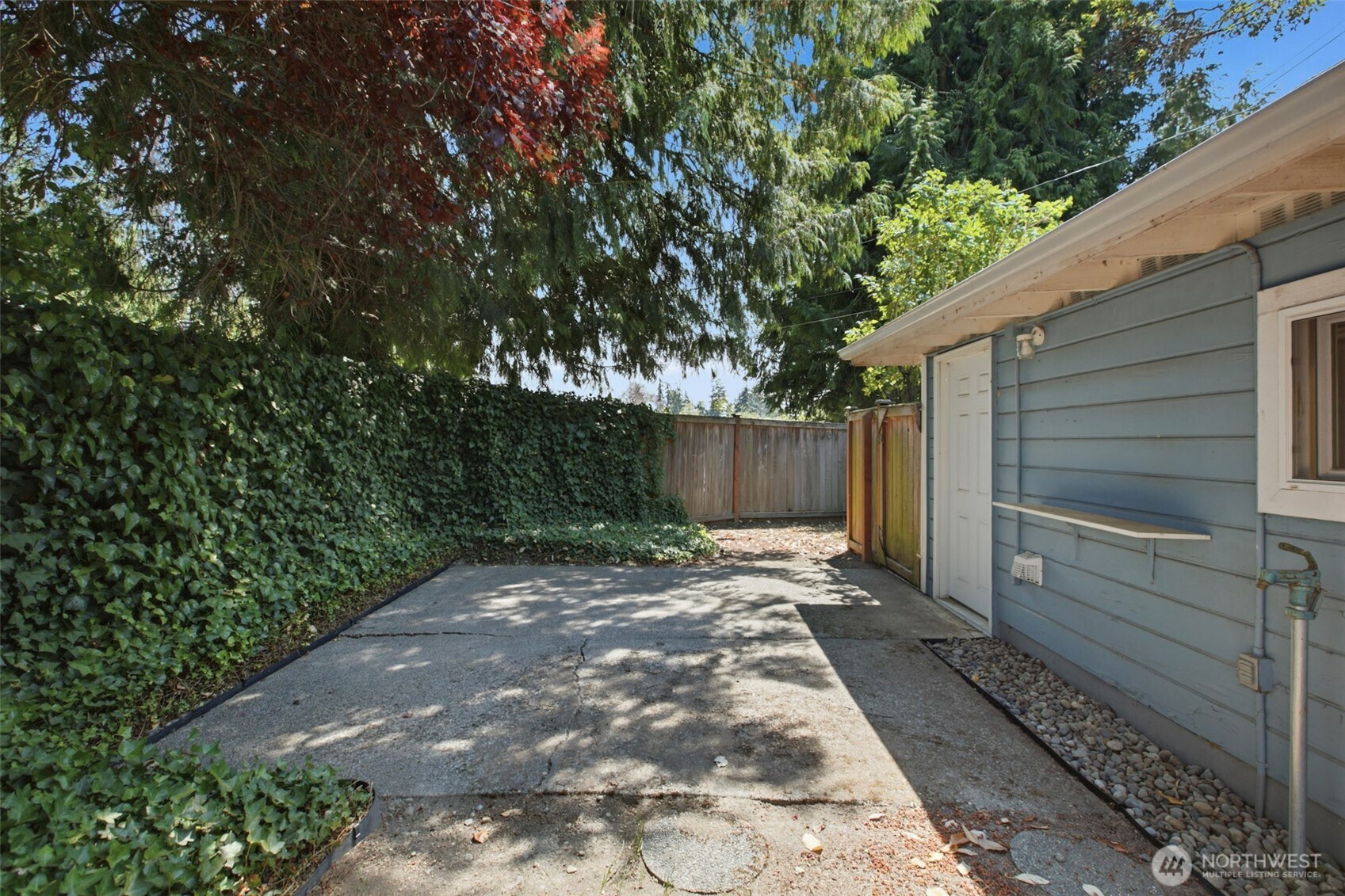6201 44th Avenue E