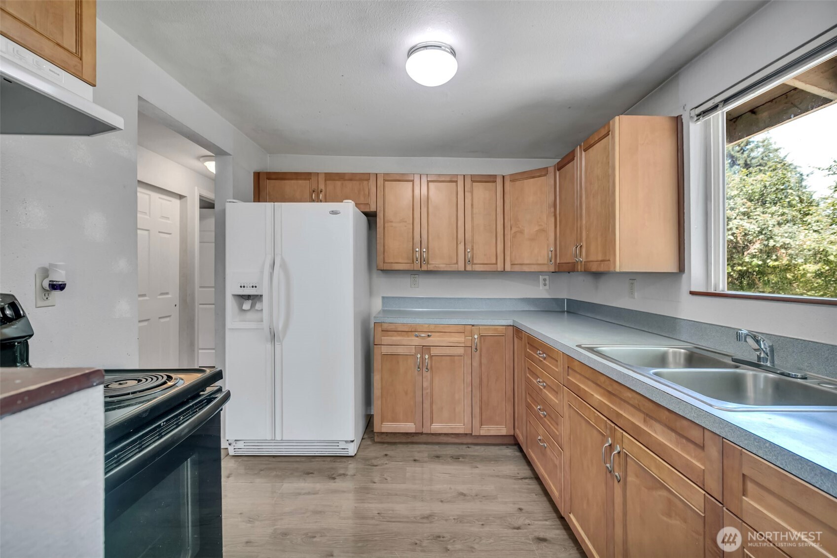 6201 44th Avenue E