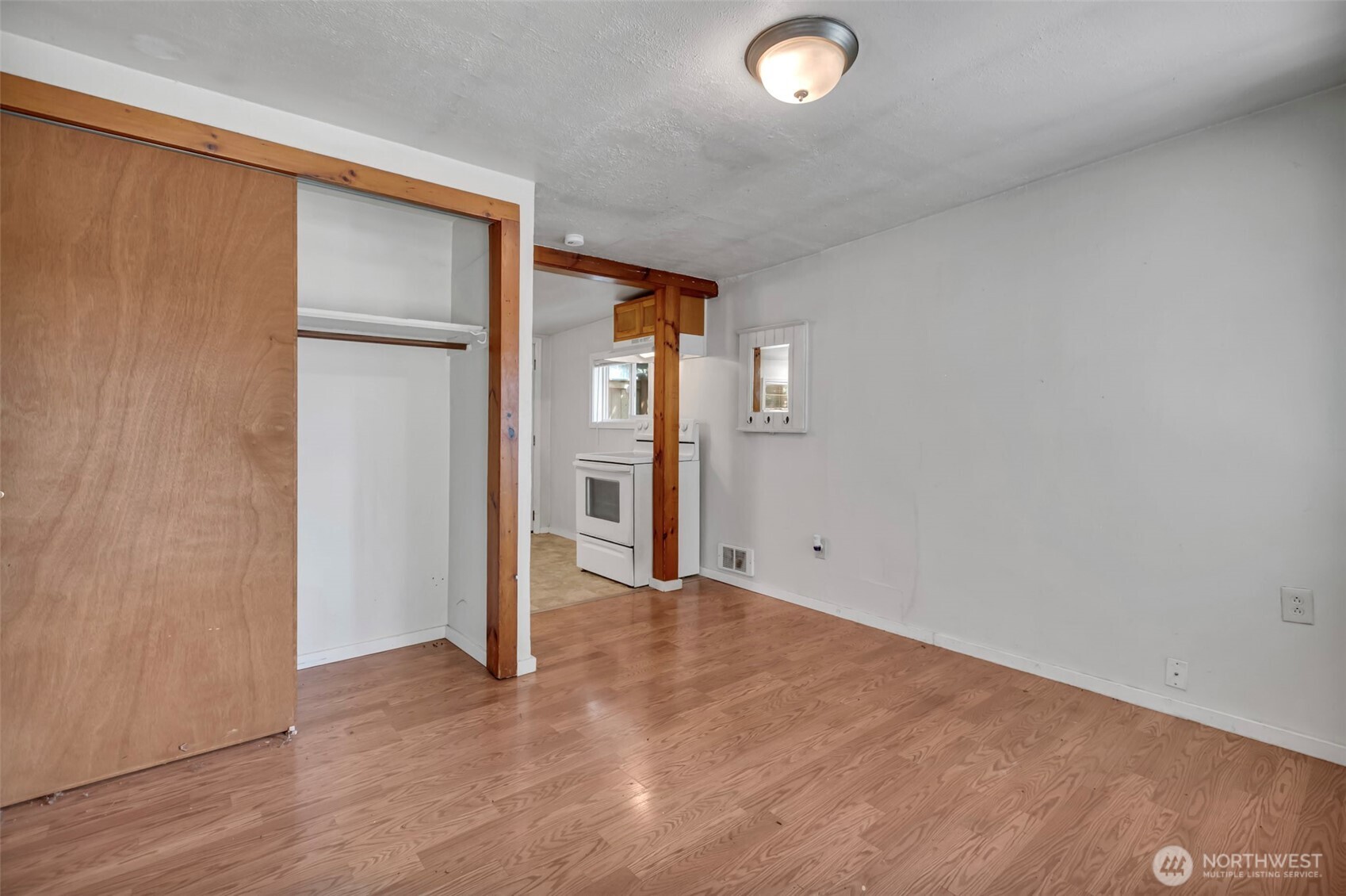6201 44th Avenue E