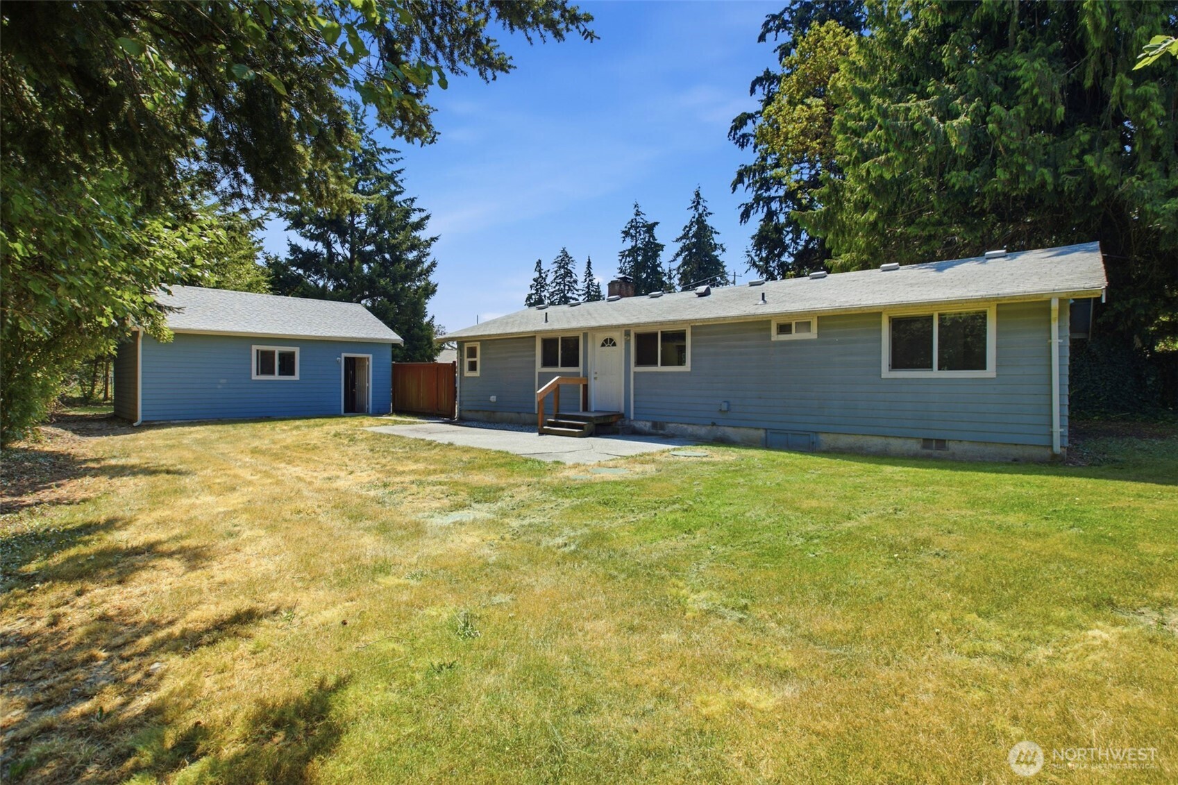 6201 44th Avenue E