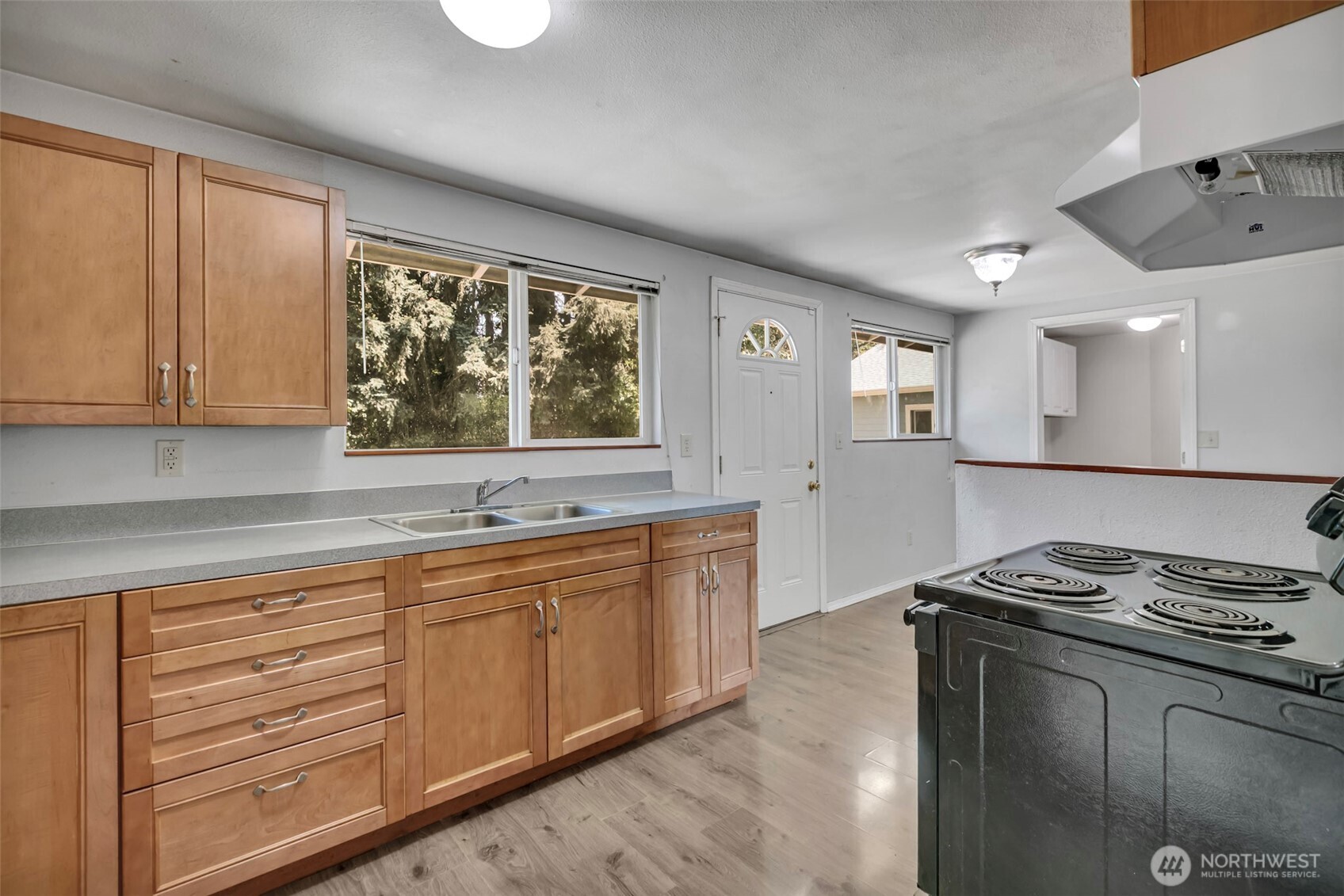 6201 44th Avenue E