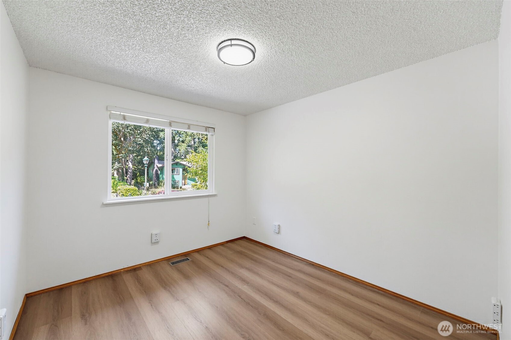 524 Choker Ct SE