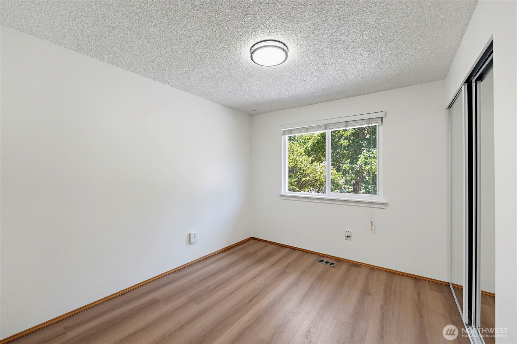524 Choker Ct SE