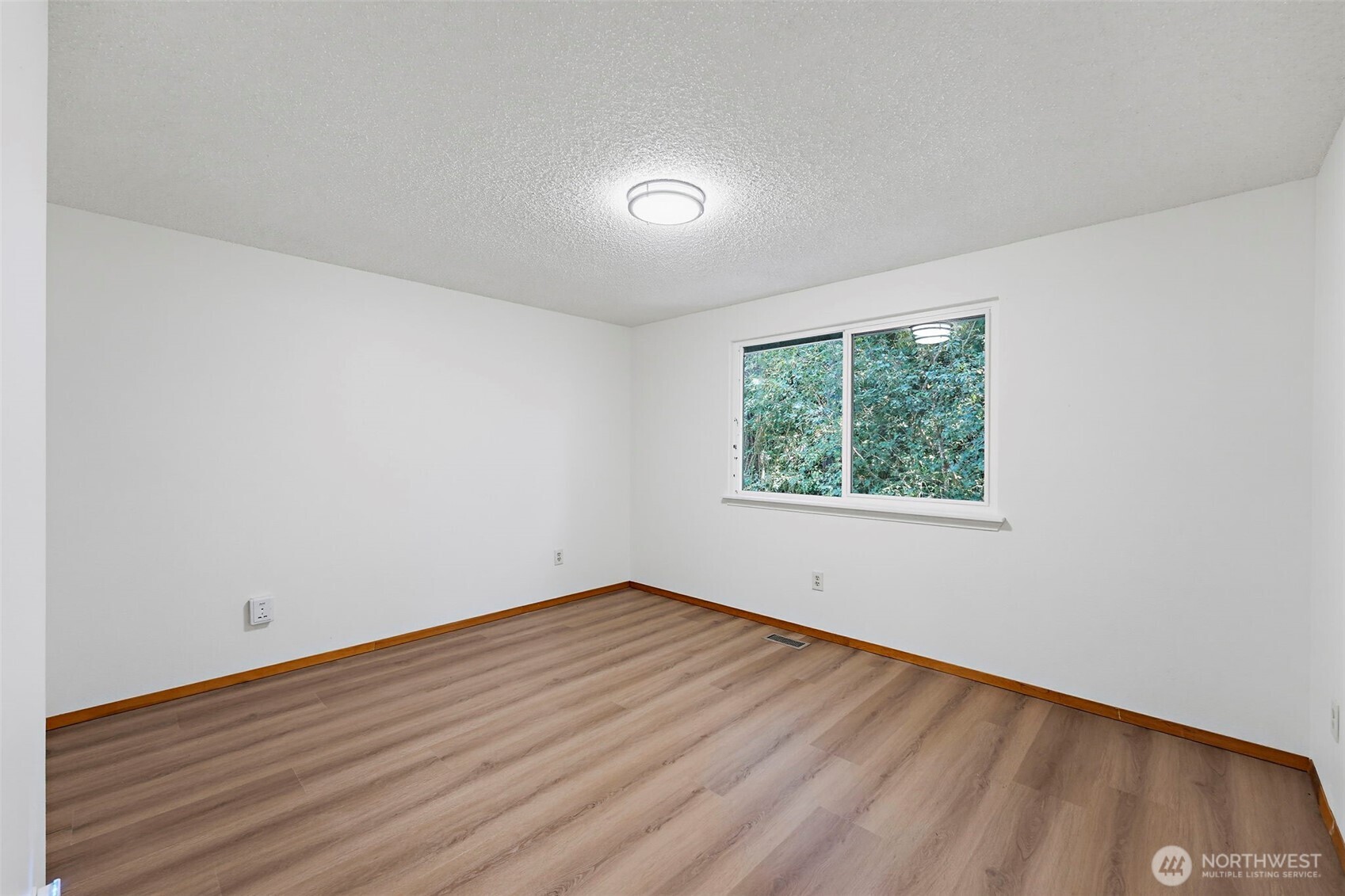 524 Choker Ct SE