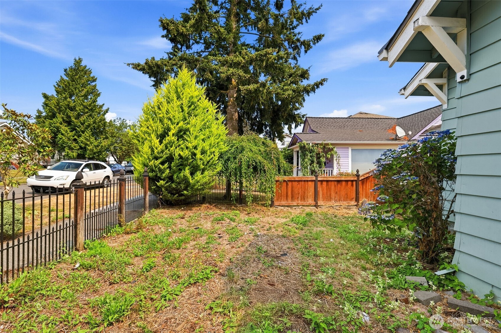 2511 Maple Street