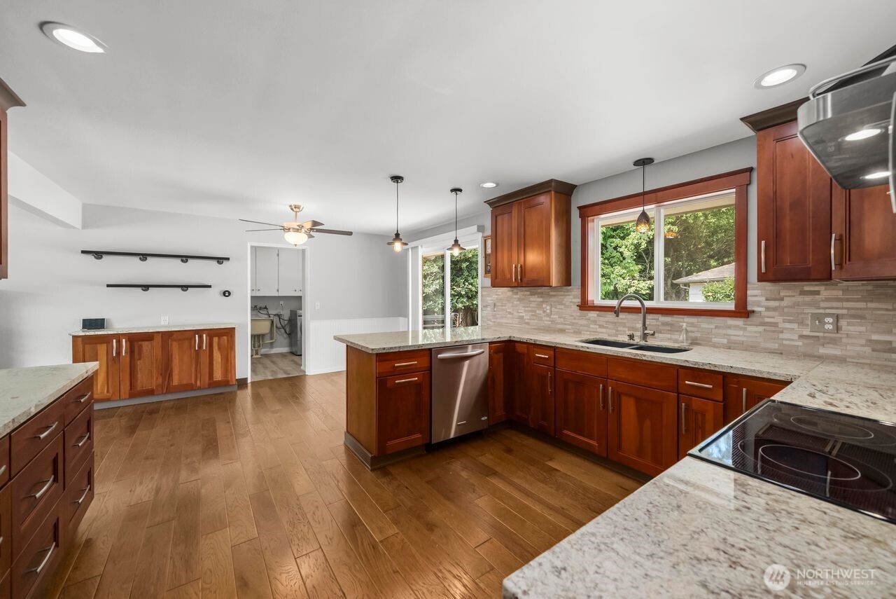 10419 16th Street E