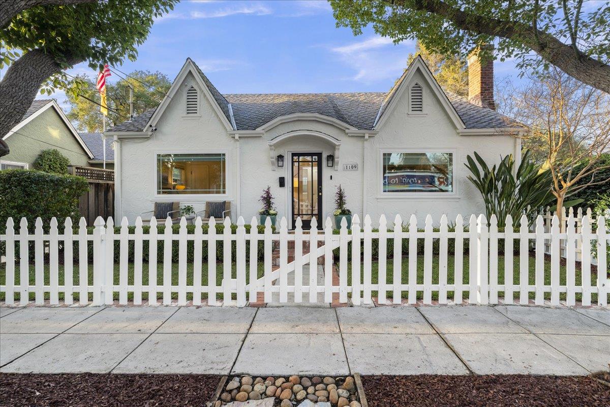 1109 Garfield