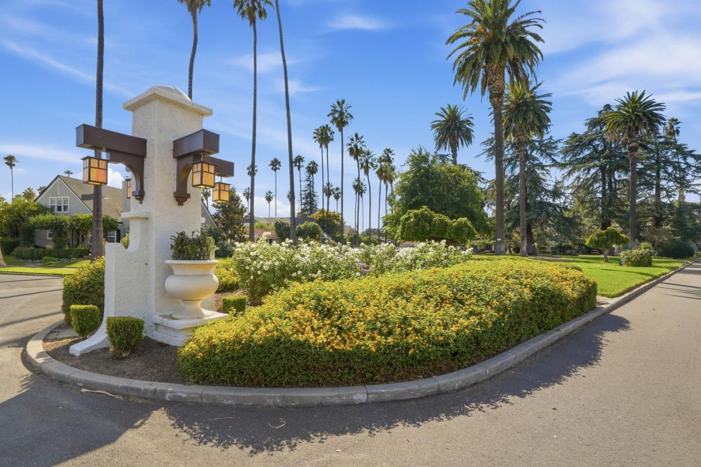 854 Riverside DR
