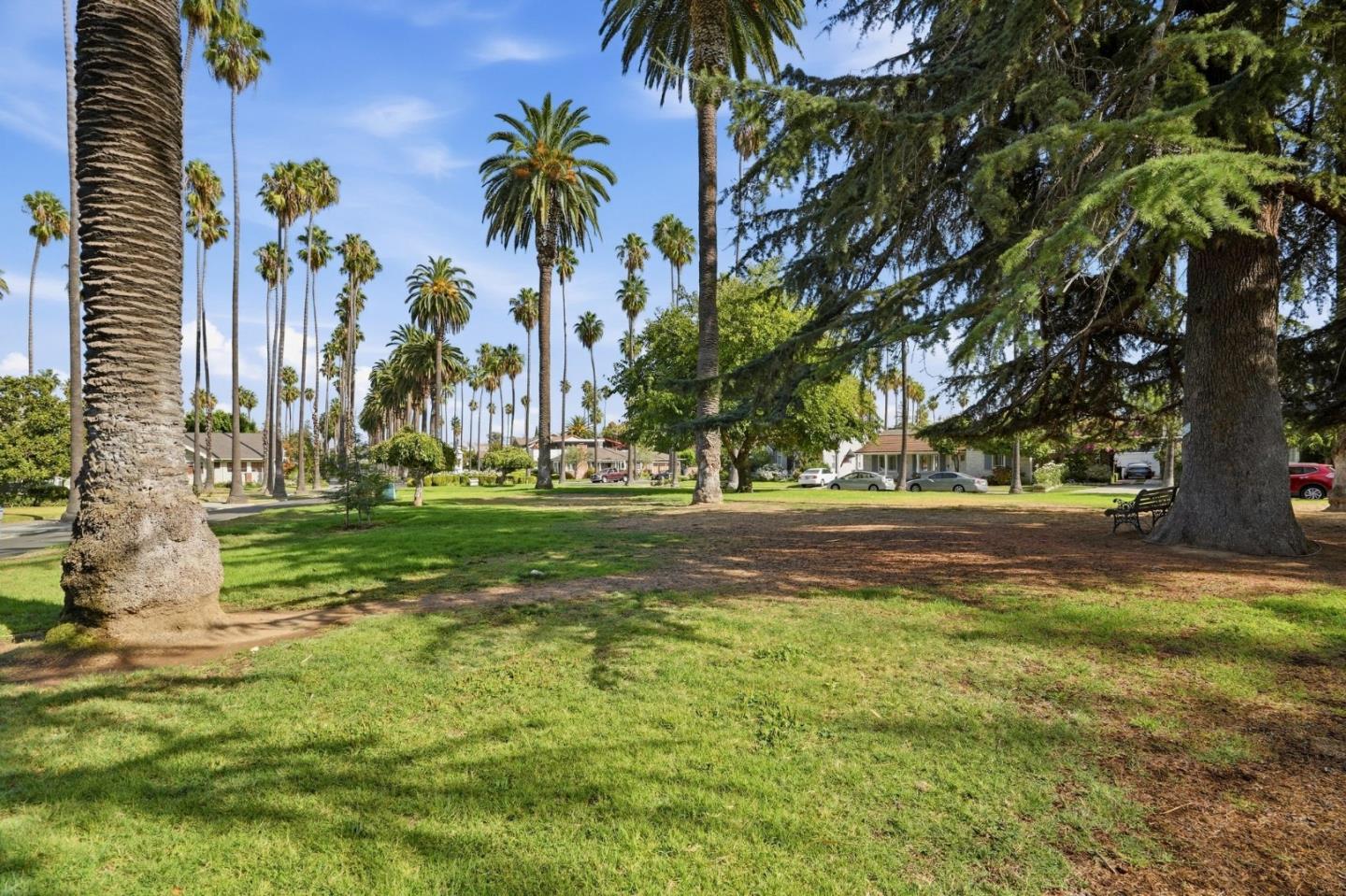 854 Riverside DR