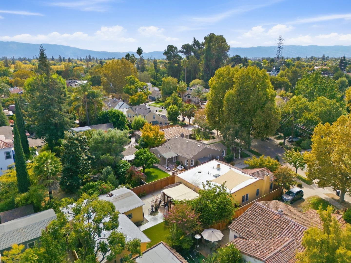 854 Riverside DR
