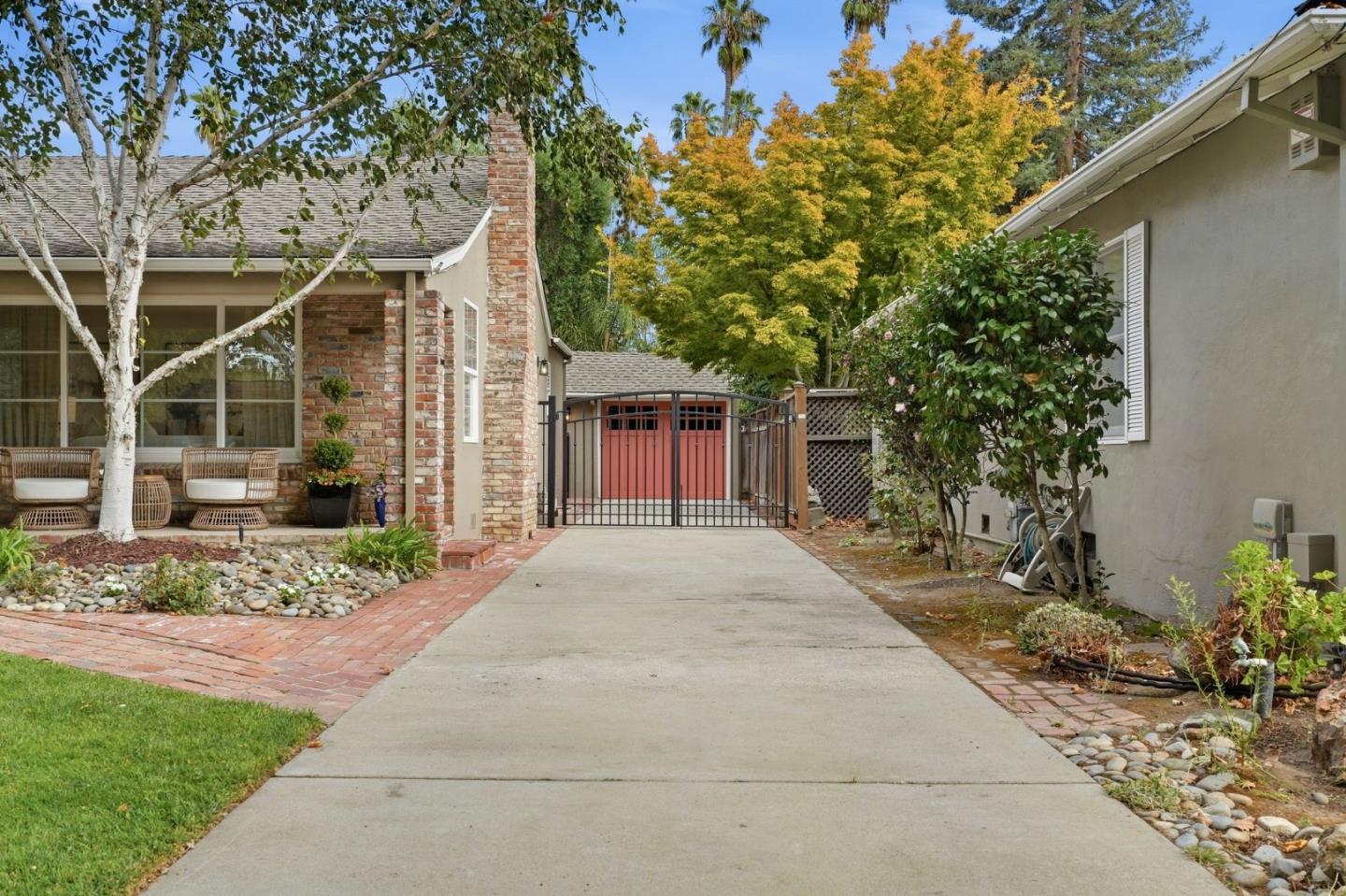 854 Riverside DR