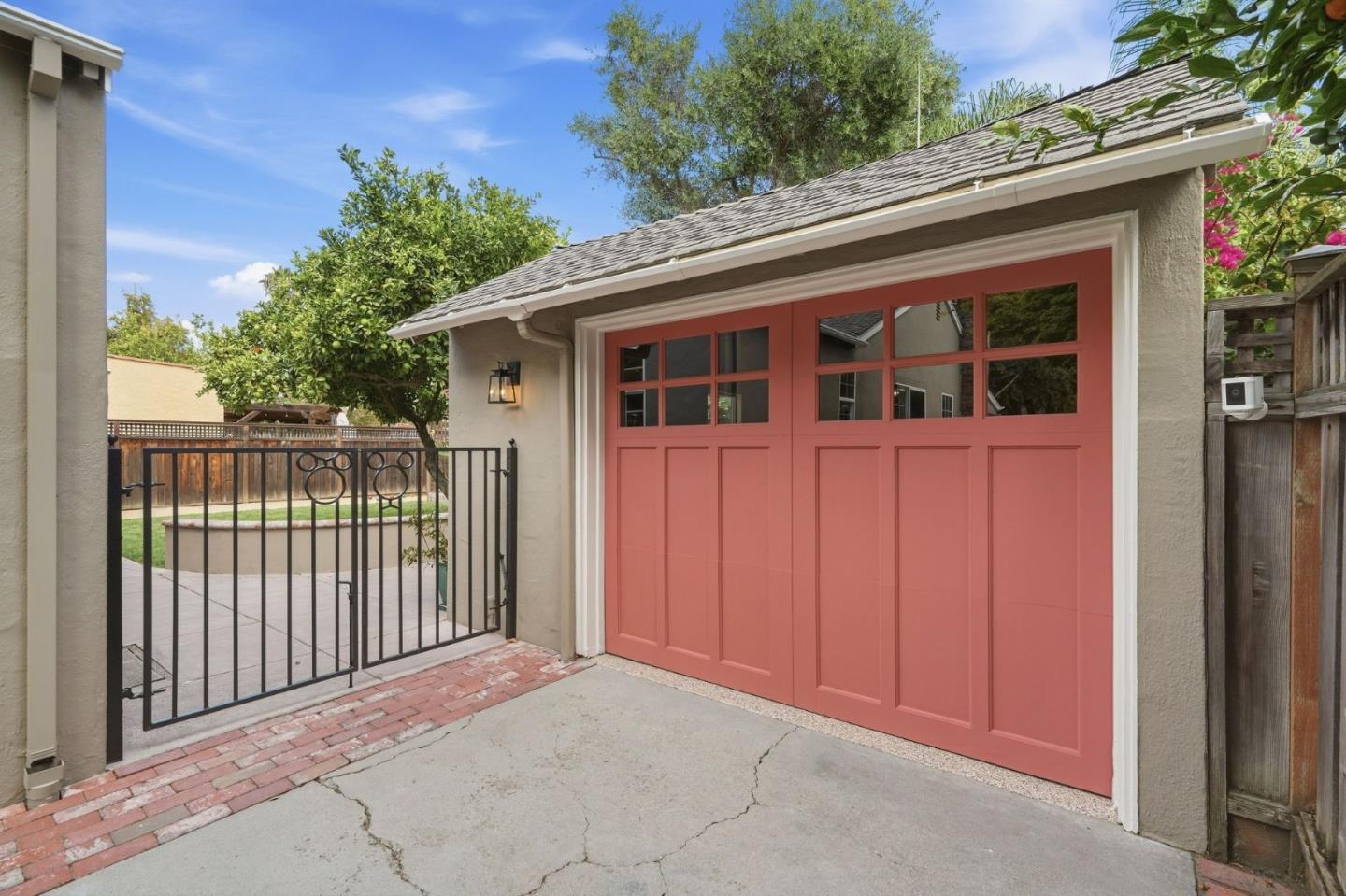 854 Riverside DR