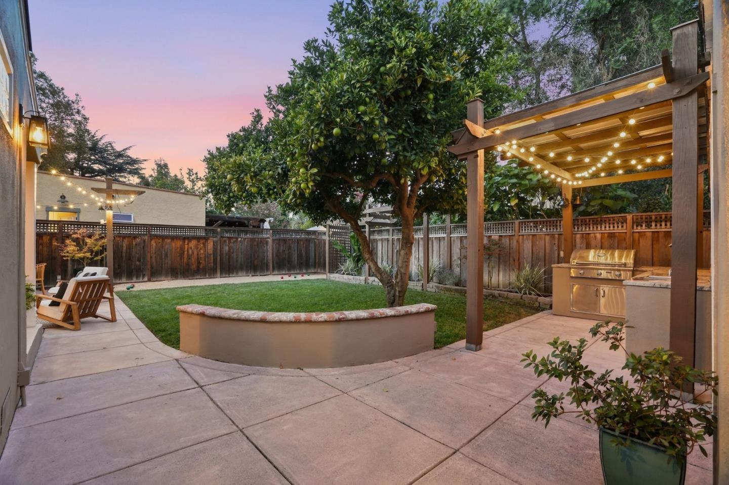 854 Riverside DR