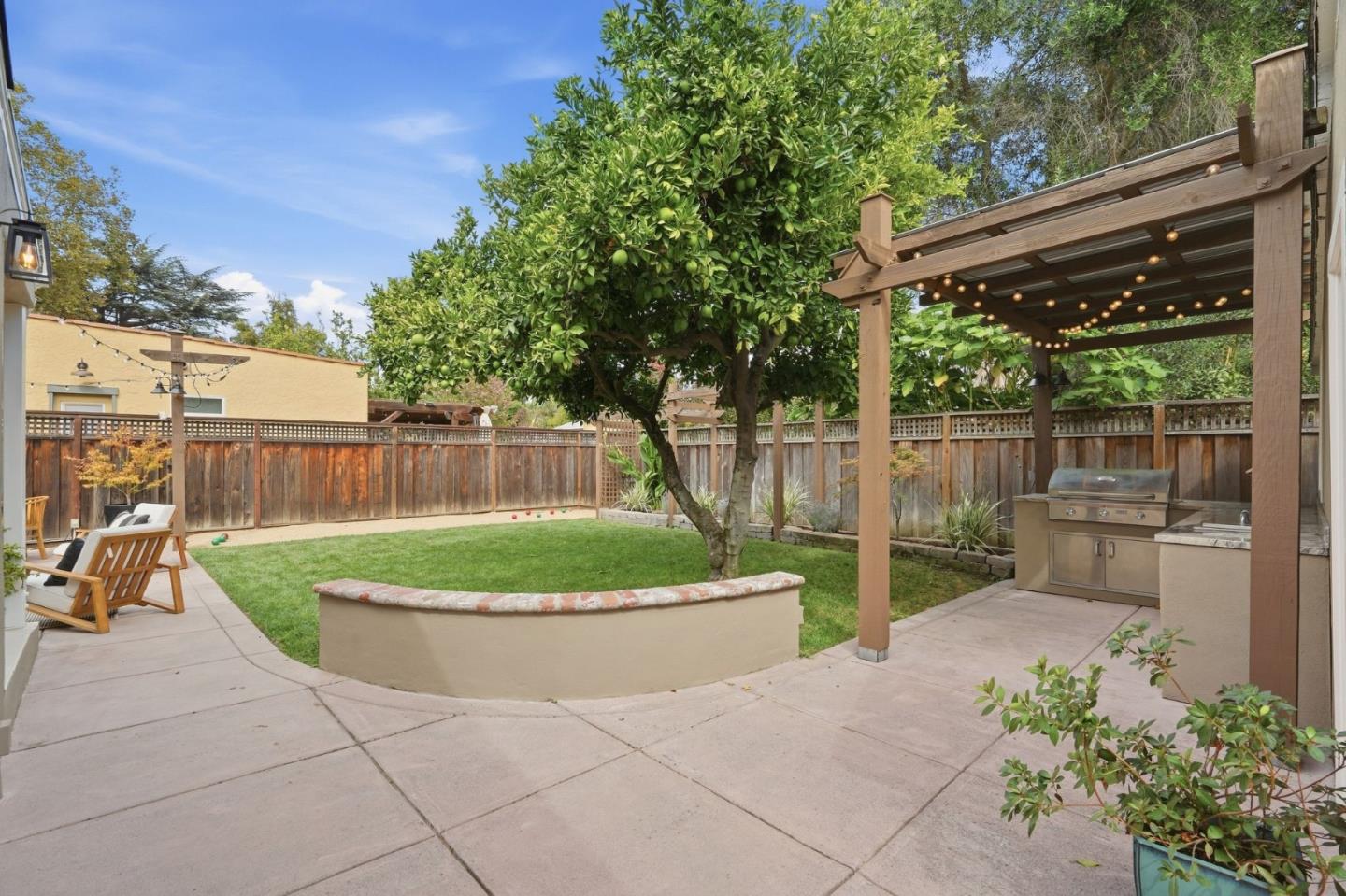 854 Riverside DR