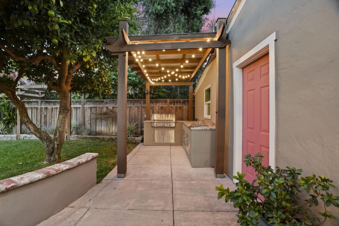 854 Riverside DR