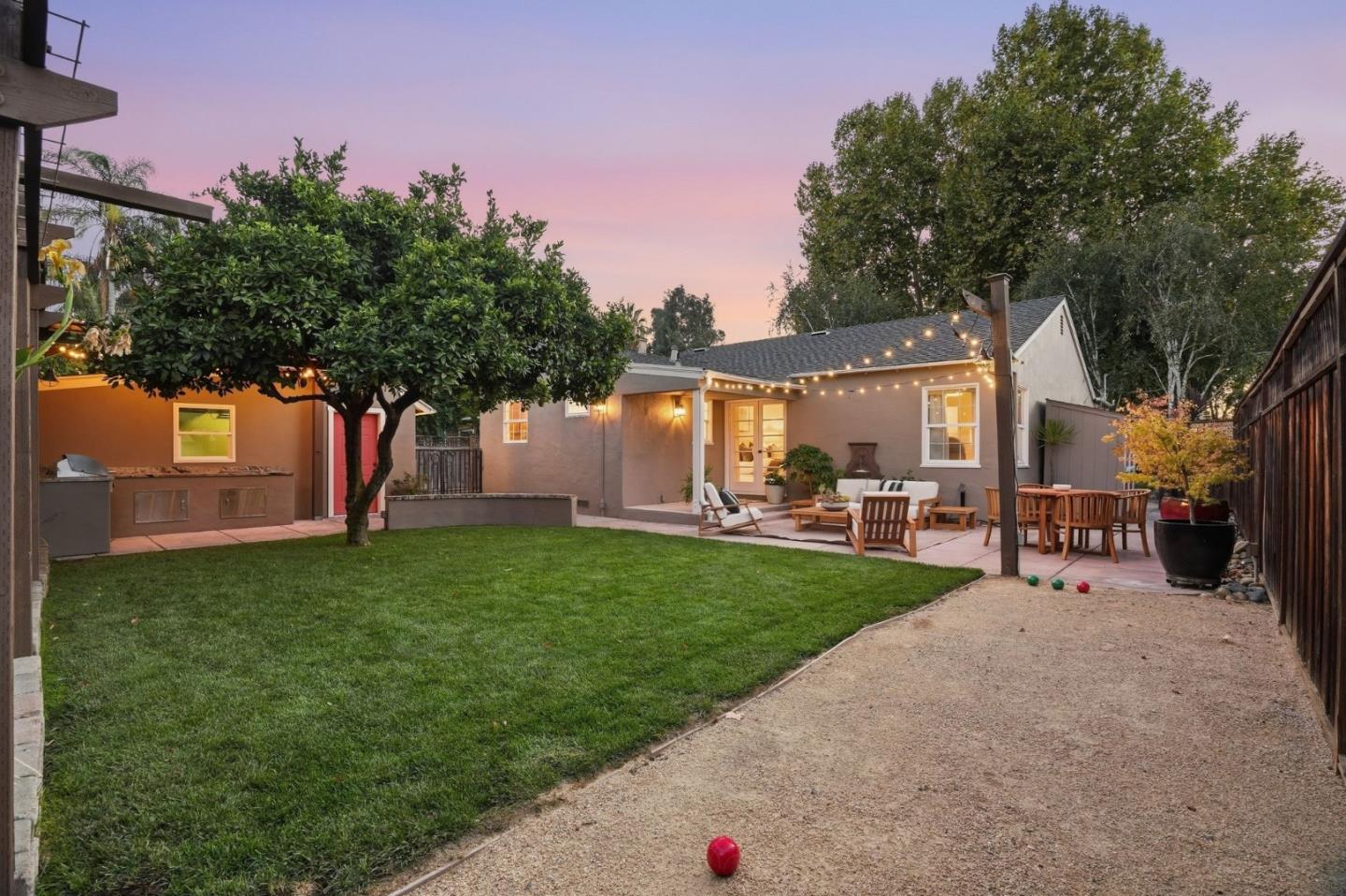 854 Riverside DR