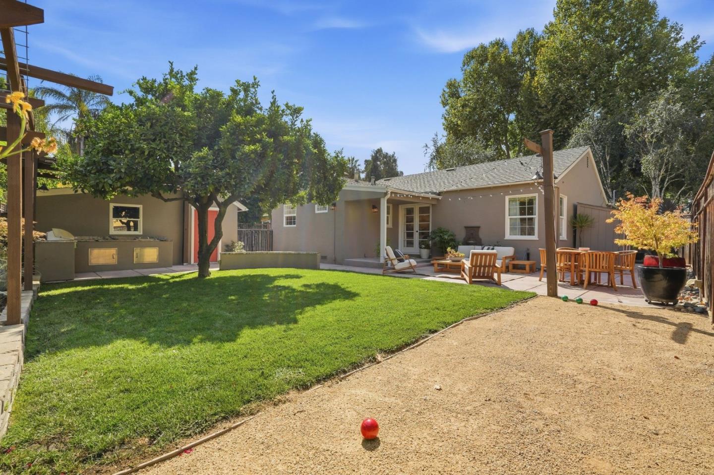 854 Riverside DR