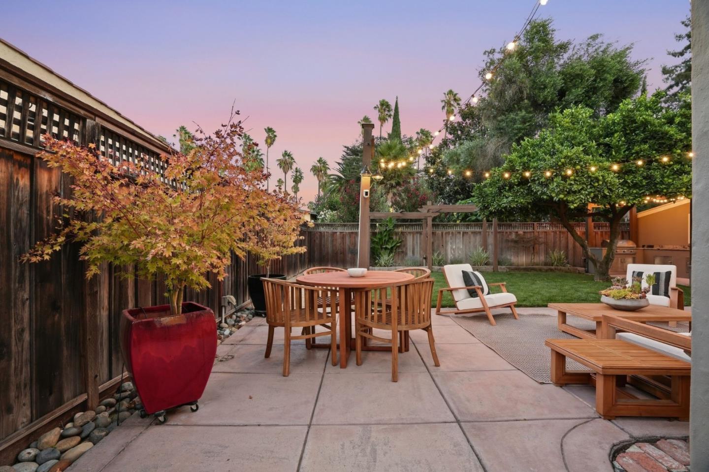 854 Riverside DR