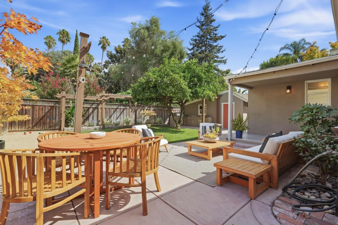 854 Riverside DR