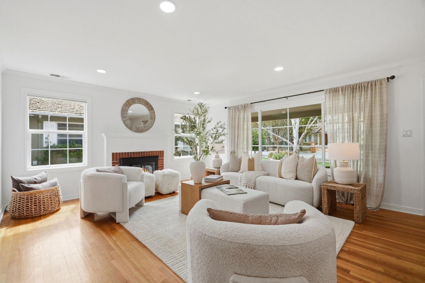 854 Riverside DR
