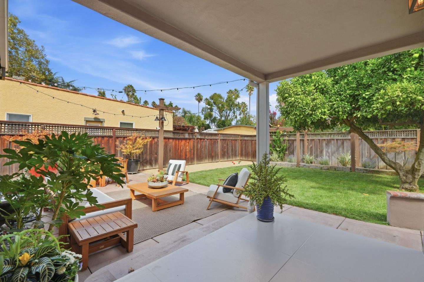 854 Riverside DR