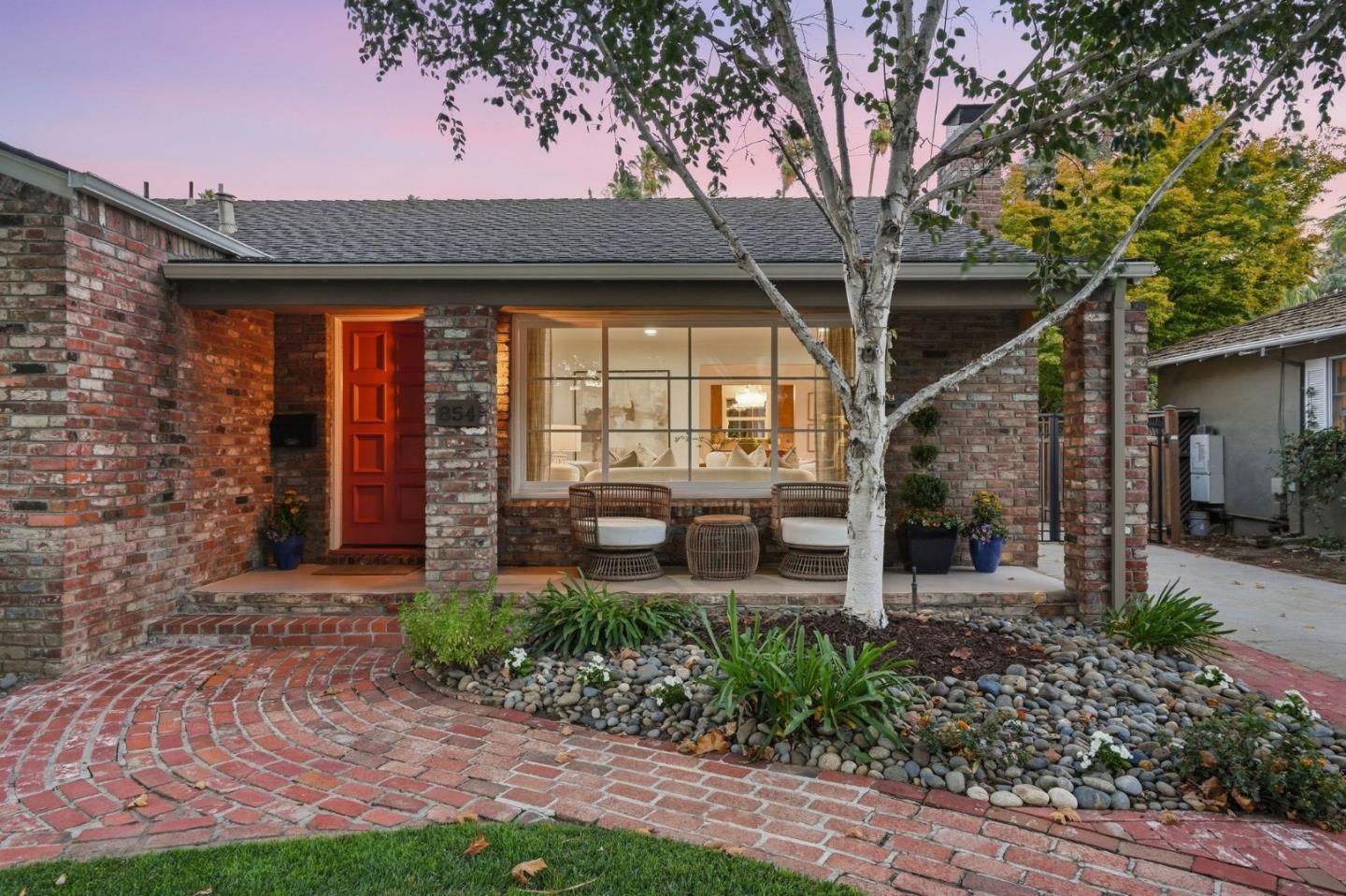 854 Riverside DR