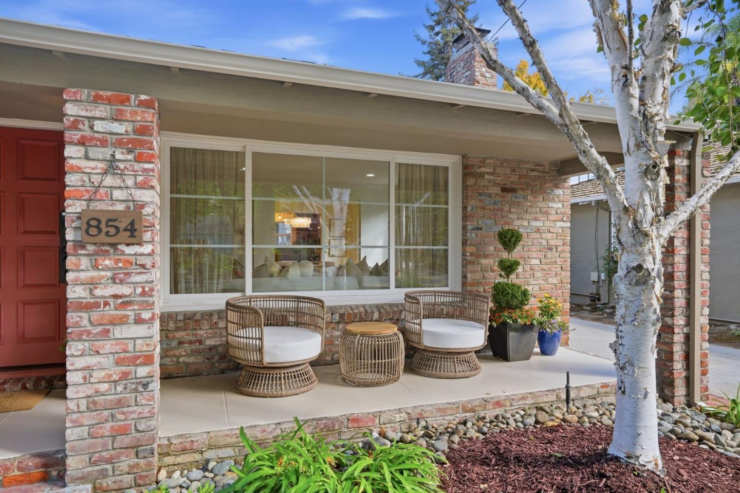 854 Riverside DR