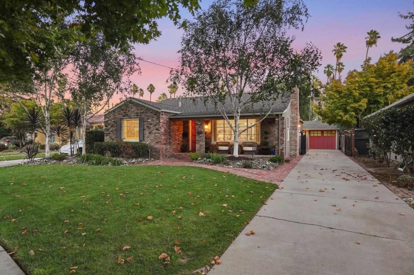 854 Riverside DR