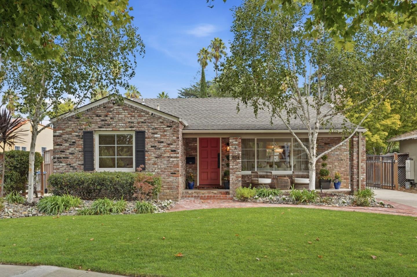 854 Riverside DR