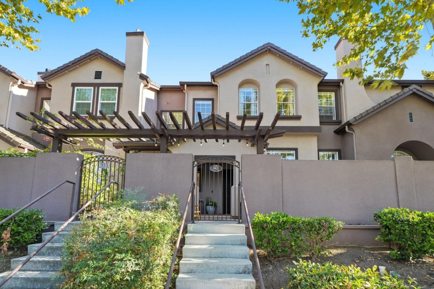 961 Goodacre WAY