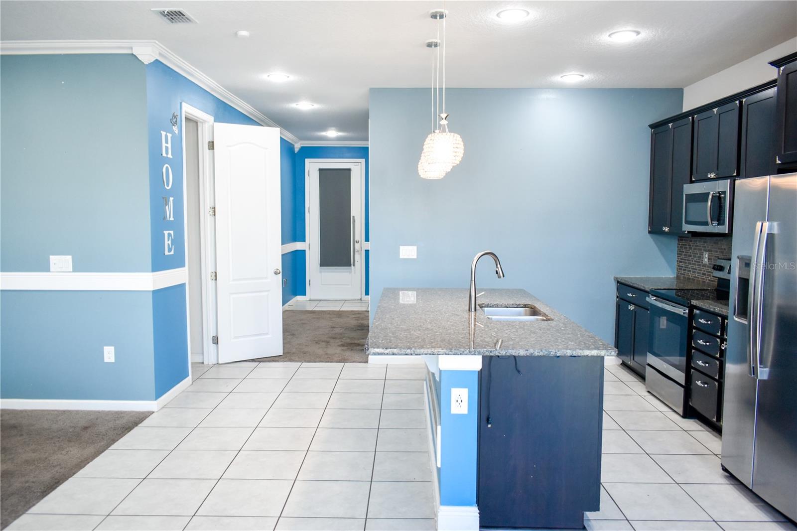 184 LAKE SMART CIR