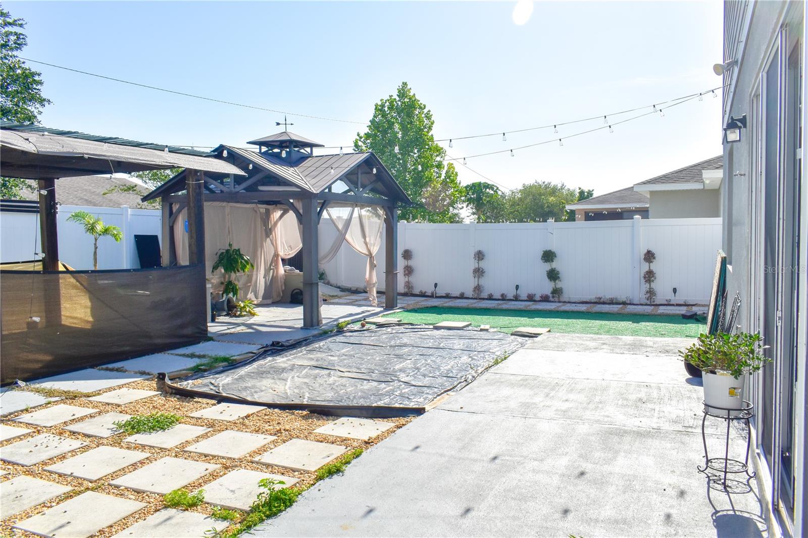 184 LAKE SMART CIR
