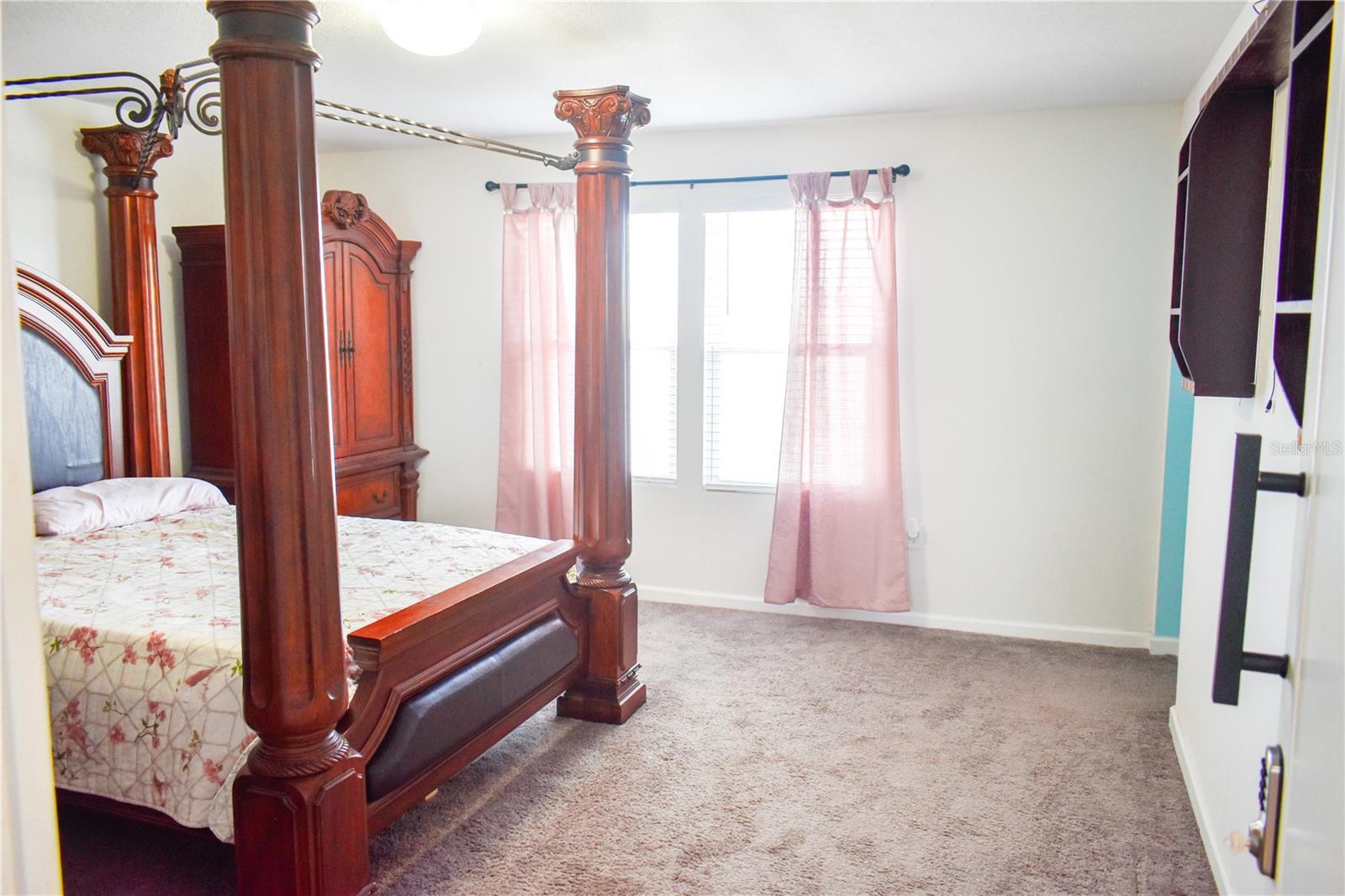 184 LAKE SMART CIR