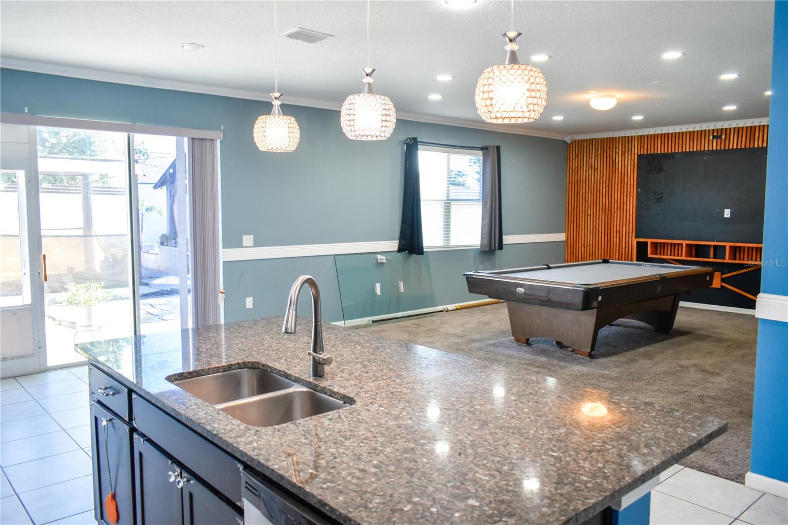 184 LAKE SMART CIR