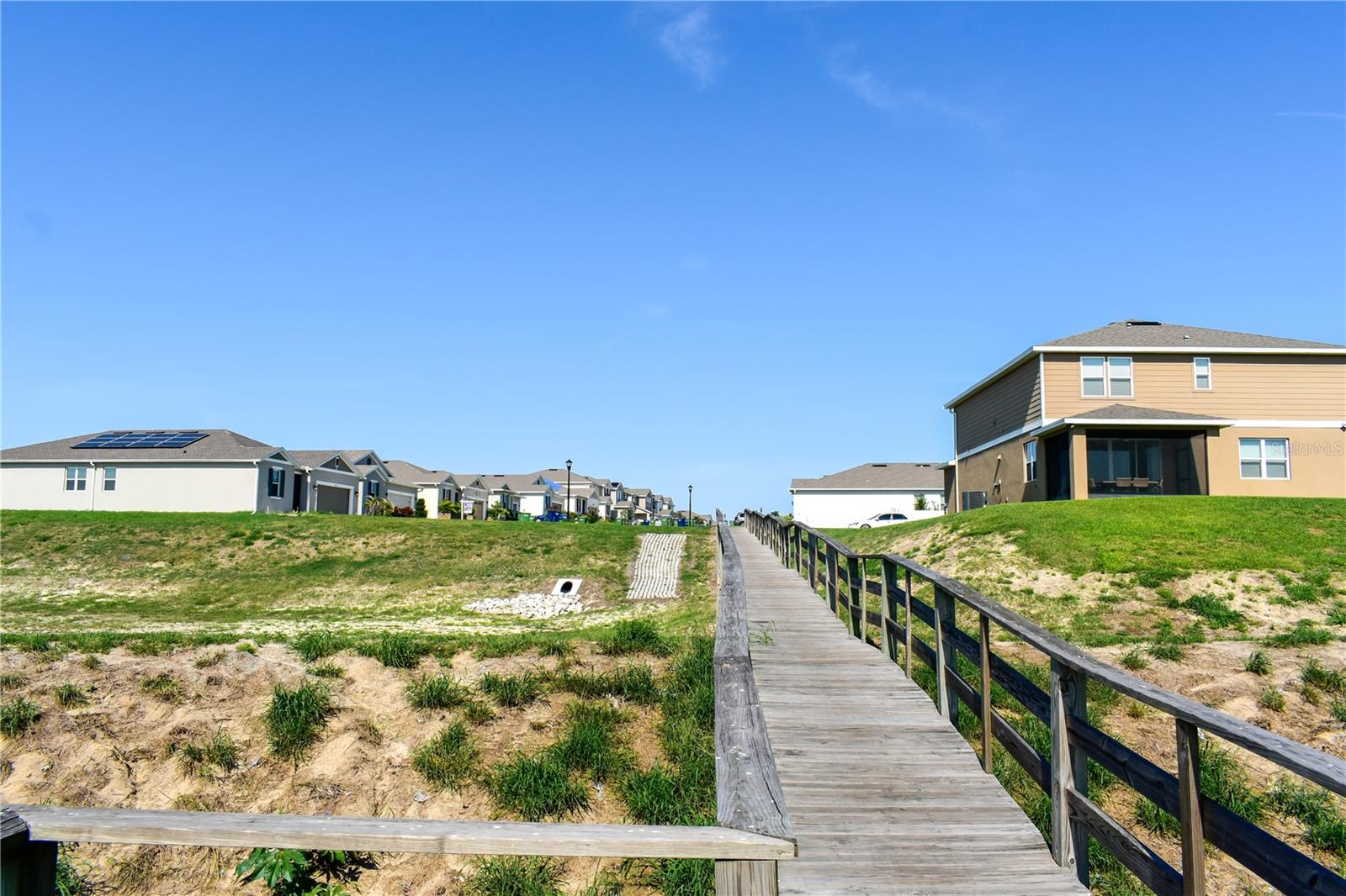 184 LAKE SMART CIR